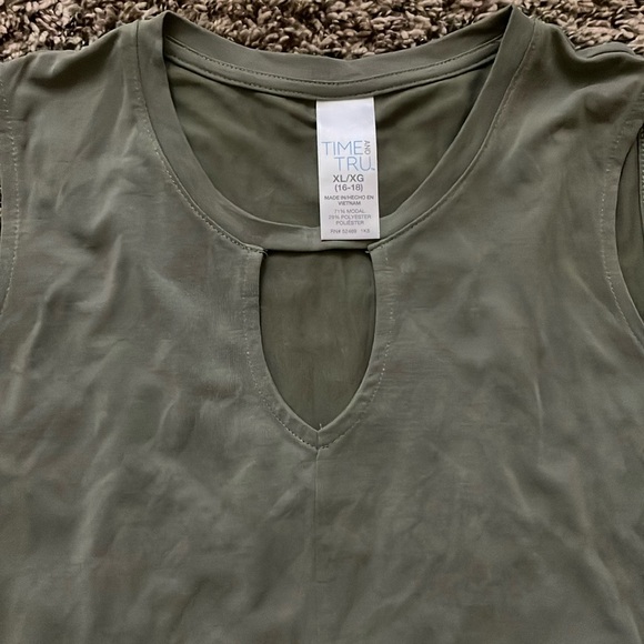 Time and Tru muscle top - Picture 2 of 3